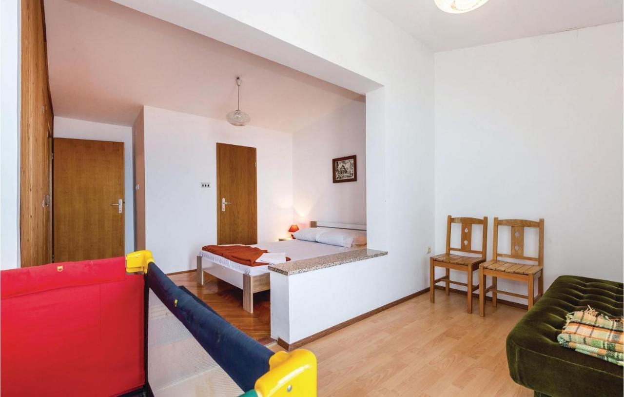 Cozy Apartment In Novi Vinodolski With Kitchen Exteriör bild