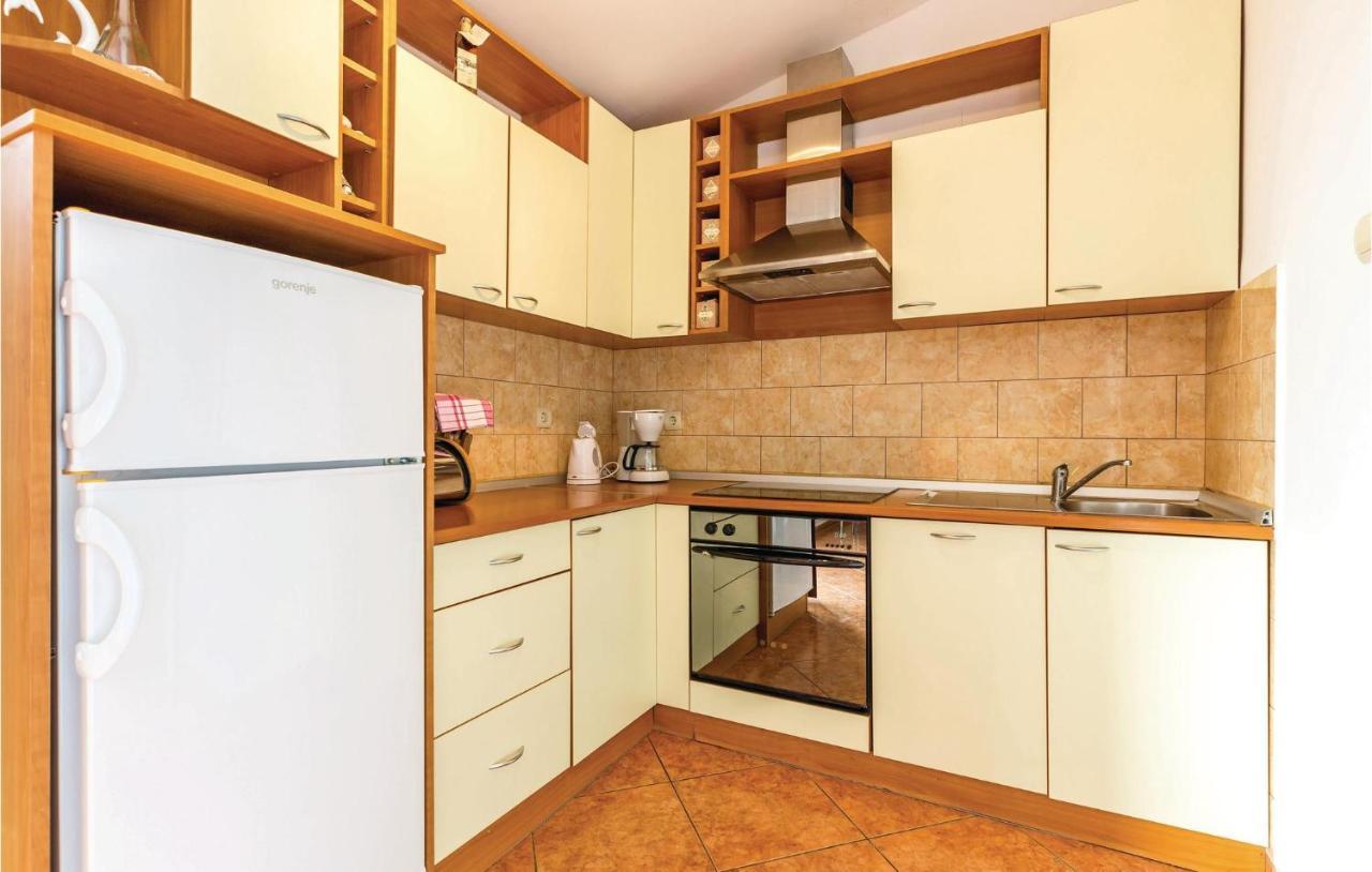 Cozy Apartment In Novi Vinodolski With Kitchen Exteriör bild