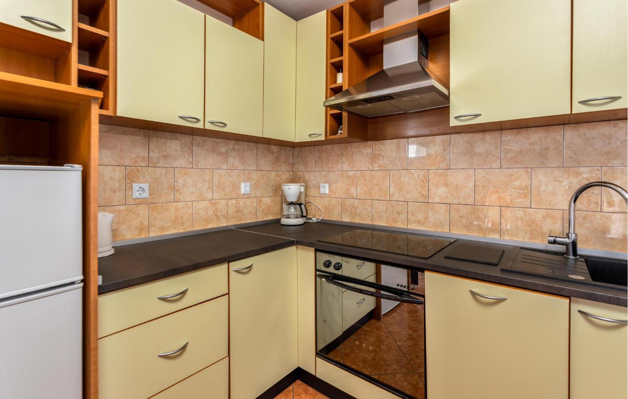 Cozy Apartment In Novi Vinodolski With Kitchen Exteriör bild