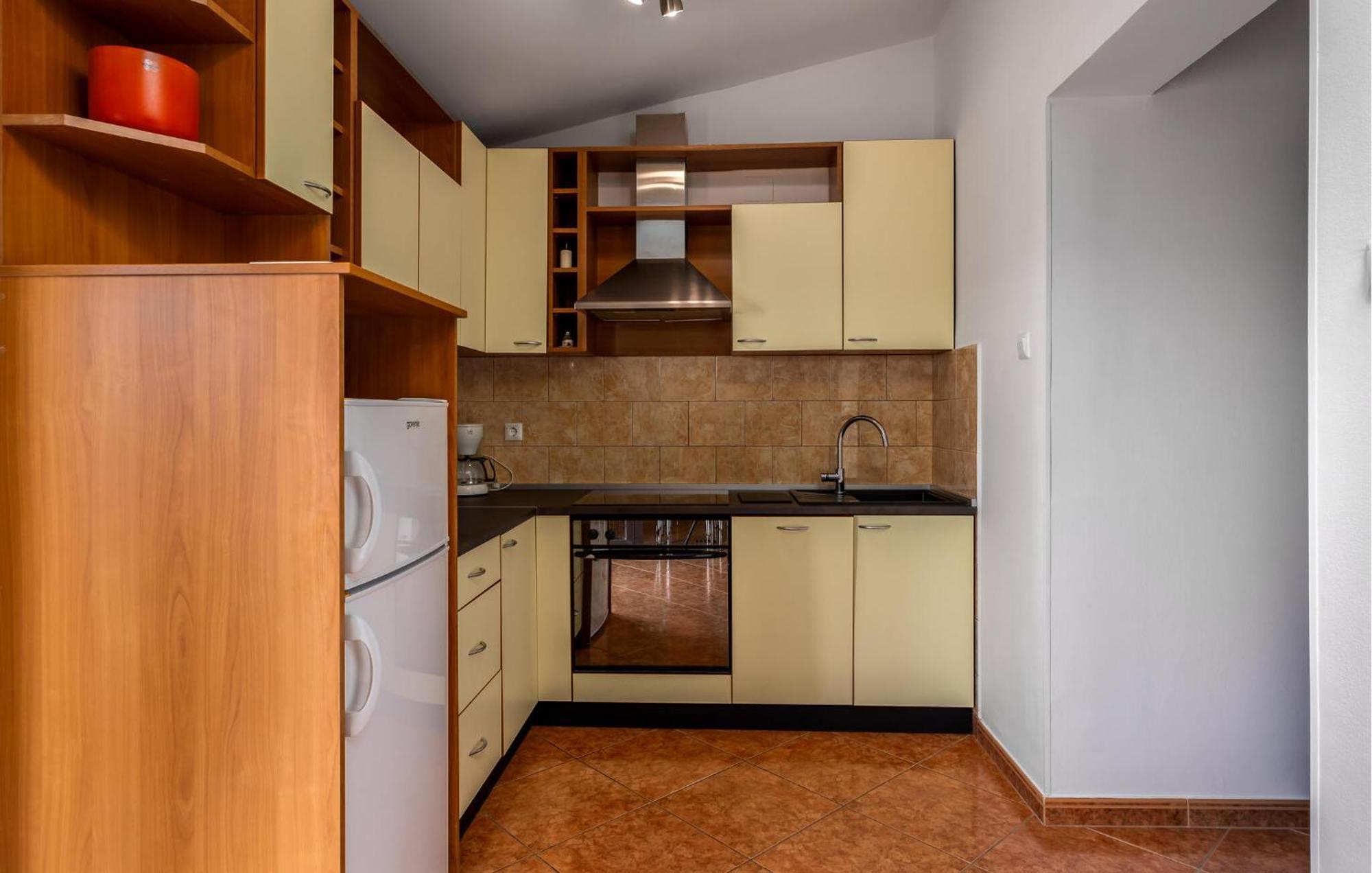 Cozy Apartment In Novi Vinodolski With Kitchen Exteriör bild