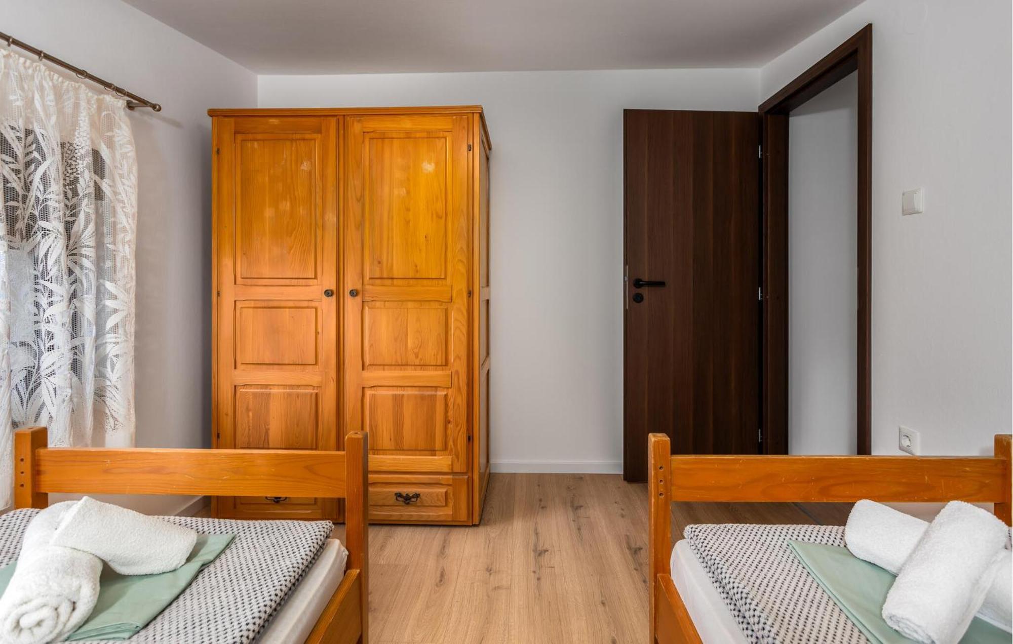 Cozy Apartment In Novi Vinodolski With Kitchen Exteriör bild