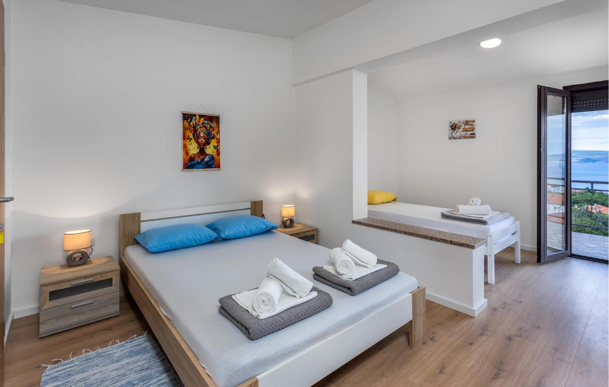 Cozy Apartment In Novi Vinodolski With Kitchen Exteriör bild