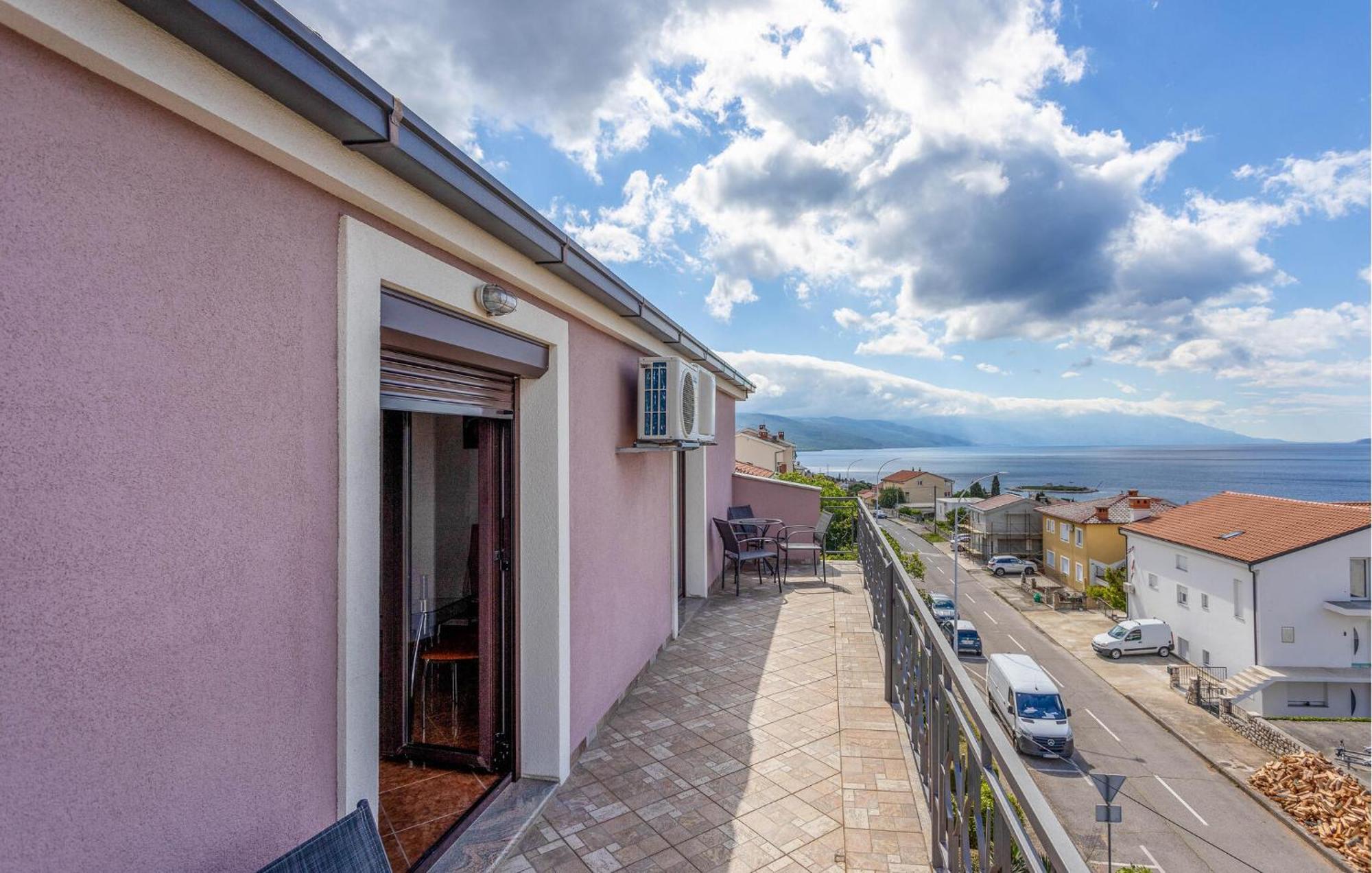 Cozy Apartment In Novi Vinodolski With Kitchen Exteriör bild