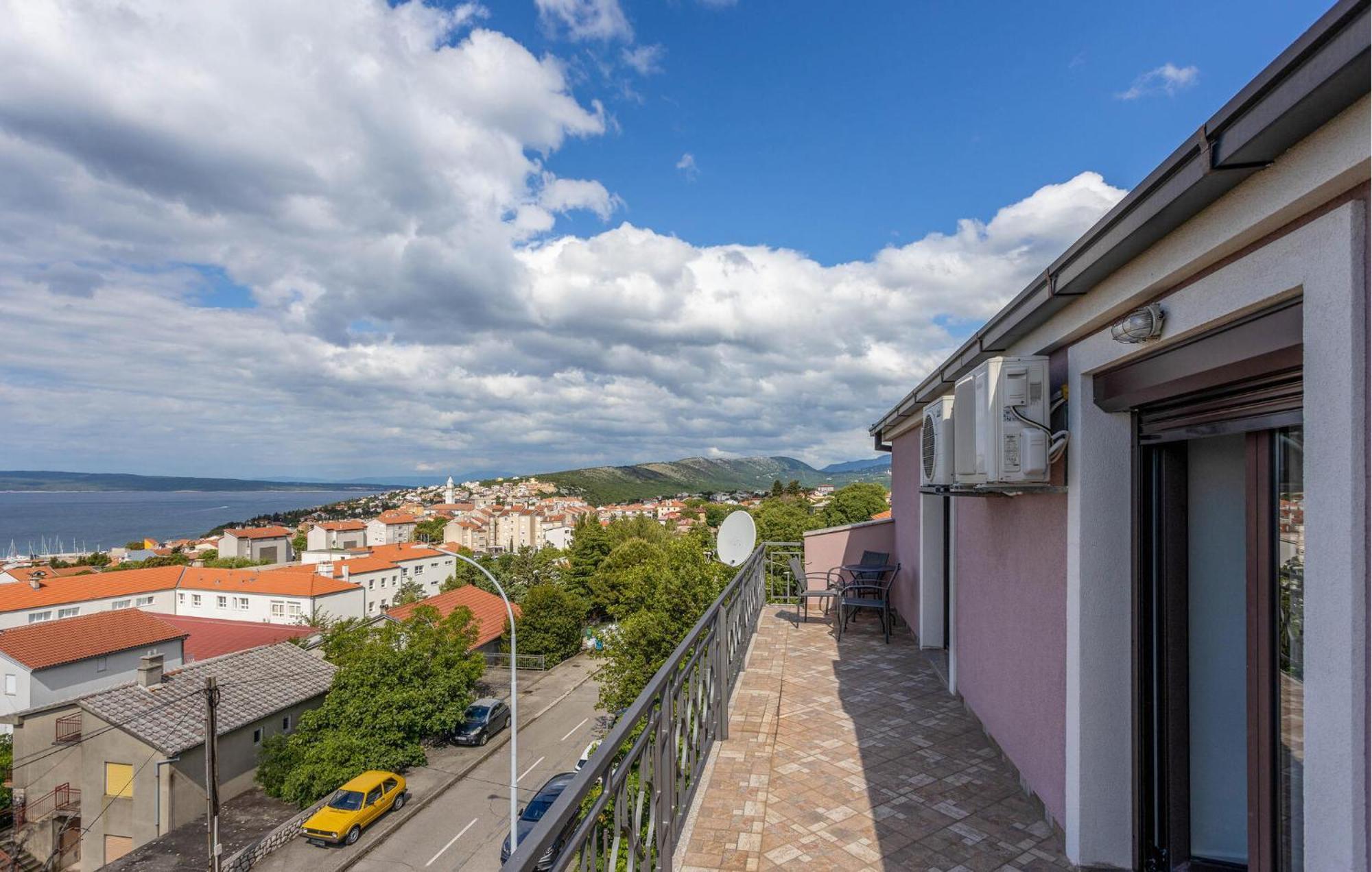 Cozy Apartment In Novi Vinodolski With Kitchen Exteriör bild